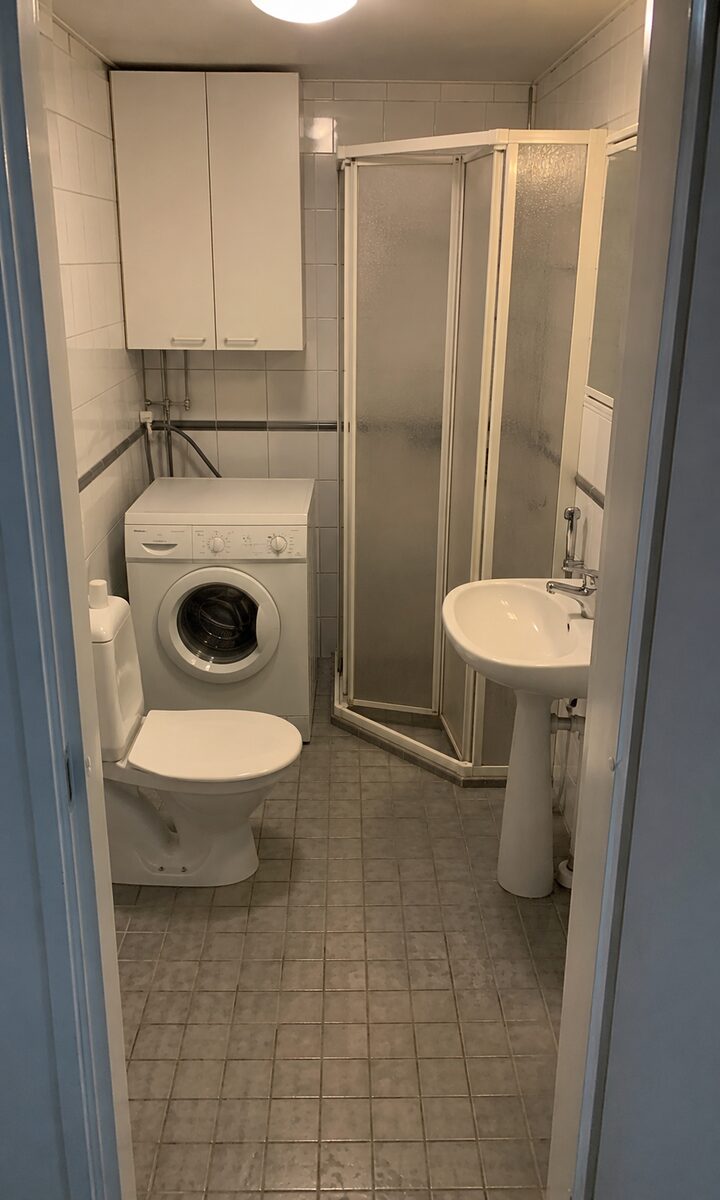Kylpyhuone 3 Ennen